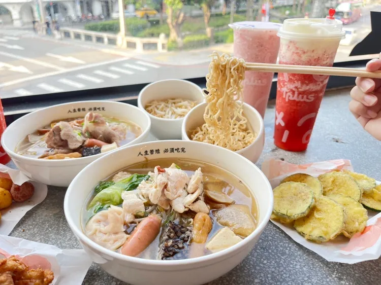 全台最大繼光香香雞XTPLUS茶加聯名旗艦店，12/8起推出冬季限定新品「燒酒雞湯滷」。業者提供