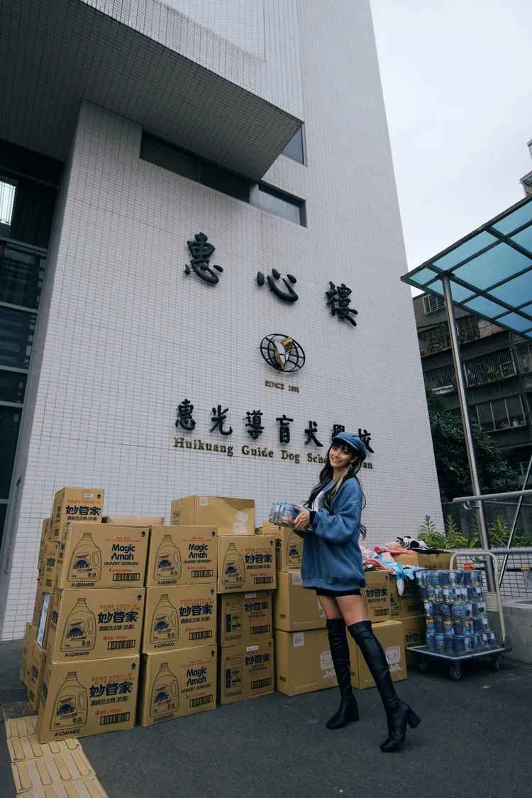 祈錦鈅今天親送物資。本人提供