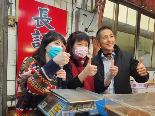 合體掃街拜票!高嘉瑜應景邀唱聖誕歌 吳怡農「一句話」制止她