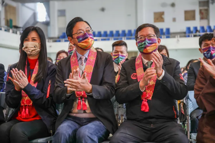 張善政在鄭文燦手中接下桃園市長的棒子。資料畫面