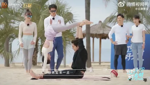 蔡卓宜（左）展現超強核心。翻攝自微博王牌教父