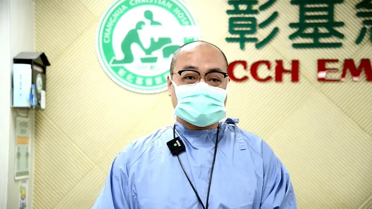 彰基外科醫師張尚文強調，醫療團隊仍持續全力搶救男童中。院方提供