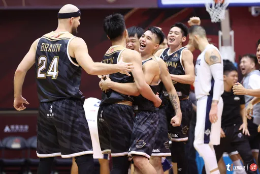 棒打老东家!李汉升成T1首位本土大三元 终场前6秒2罚没进险坏事