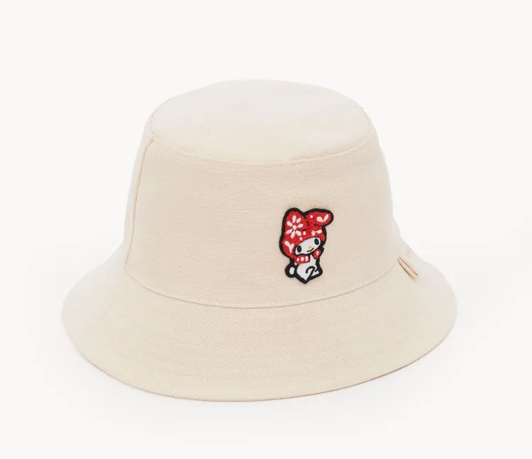 Chloé MyMelody農曆年限定聯名漁夫帽白色款，1萬3500元。品牌提供