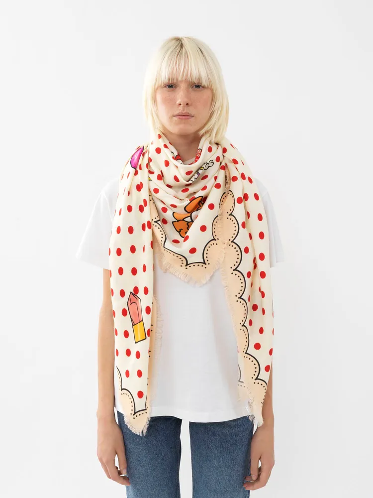 Chloé MyMelody農曆年限定聯名印花方形絲巾，1萬8500元。品牌提供