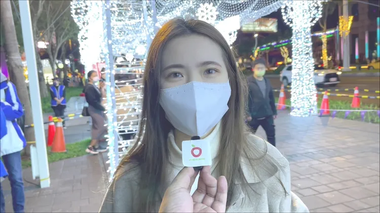 從桃園來的黃小姐表示，自己已經來耶誕城很多次，都留下不錯的映象，這次雪寶的主題，讓他更加深刻。陸運陞攝