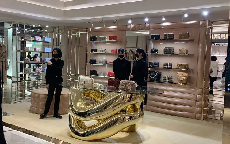 漢神百貨即日起推出南部獨家「BURBERRY LOLA POP UP」櫃位，限時展售BURBERRY多樣商品。吳慧芬攝