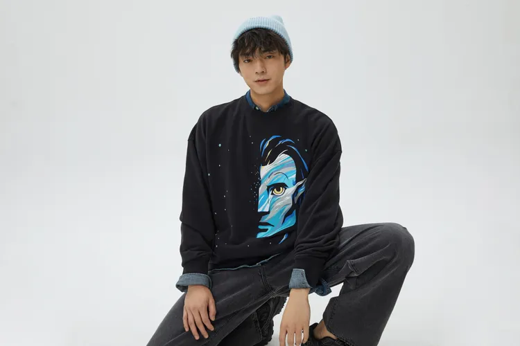 GAP秋冬服飾聯手剛上映的好萊塢電影《阿凡達：水之道》，將電影元素變成印花呈現於服飾上。品牌提供