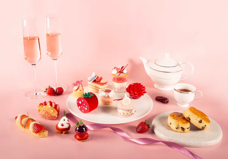 台北萬豪酒店也有推出期間限定「草莓狂想曲」下午茶，每套2,080+10%元。業者提供
