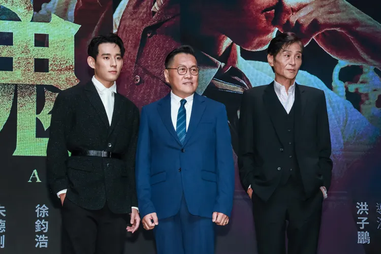 喜翔（右起）和朱德剛、徐鈞浩也參與《商魂》演出。趙世平攝