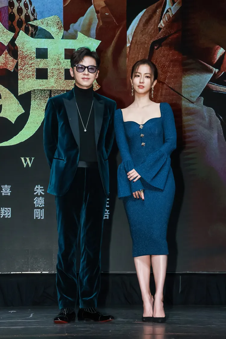 李國毅（左）在劇中入贅有錢人千金周曉涵。趙世平攝