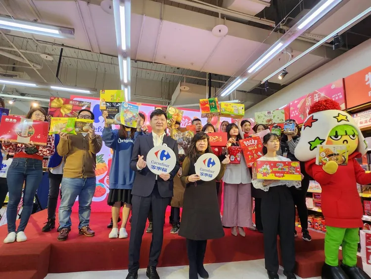 家樂福要幫大家省荷包。胡順惠攝