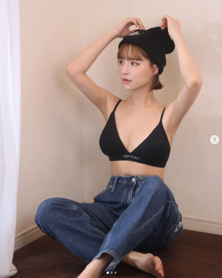 寫真藝人「元元」吳婕安身材傲人。翻攝IG/元元Nika