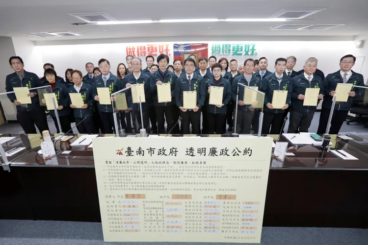 副市長、秘書長及各局處首長都簽署廉政公約。市府提供