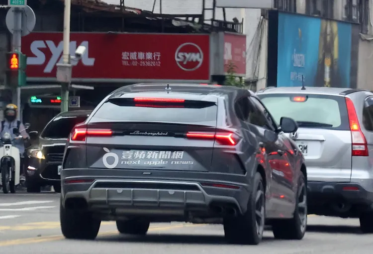 昆凌送給老公周杰倫40歲的生日禮物、要價千萬的Lamborghini Urus在路上。特勤中心攝