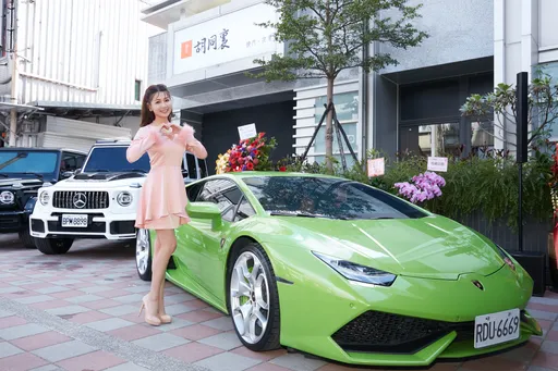 小甜甜孤身帶女兒片場玩交換禮物 謝京穎:她心情非常好