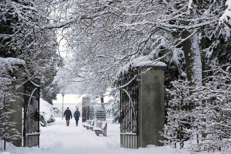 歐洲進入冬季，各地氣溫滑溜梯，降雪頻繁。美聯社