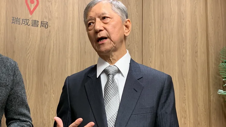 瑞成書店第三代董事長許欽鐘說，書店要長壽除了經營者要健康長壽，經營誠信與適時交棒都是經營長壽的秘訣。曾雪蒨攝