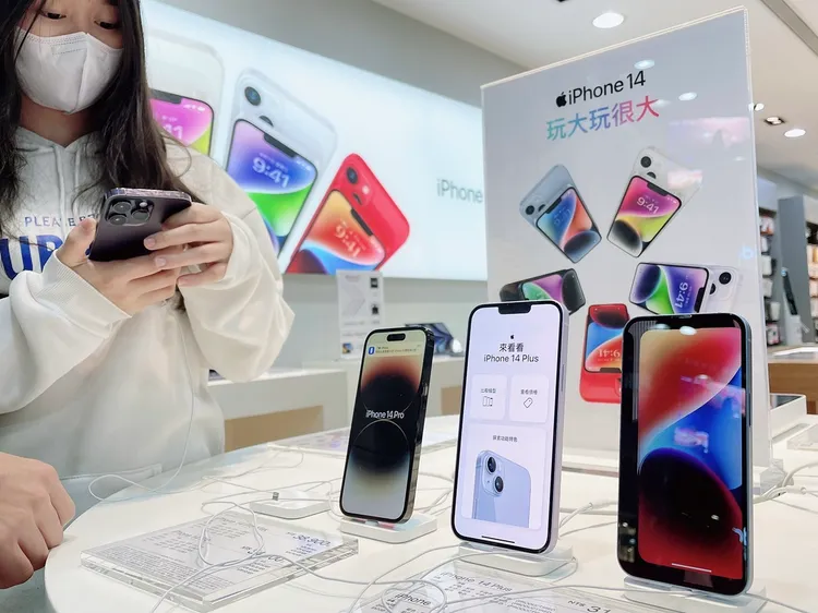 聖誕優惠期間至全台傑昇通信門市購買iPhone 14系列最高省4,110元。業者提供