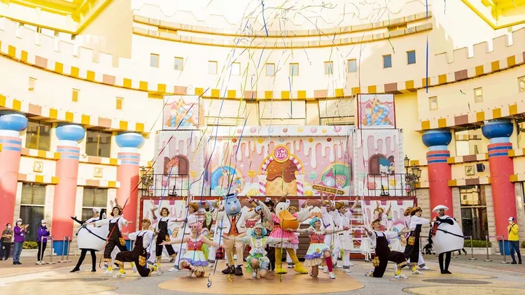 義大遊樂世界12/31至隔年1/2的三天元旦假期，推出雙人999元優惠遊園價。義大世界提供