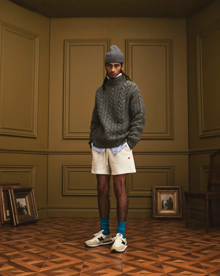 990v1奶茶配色鞋款，8280元。品牌提供