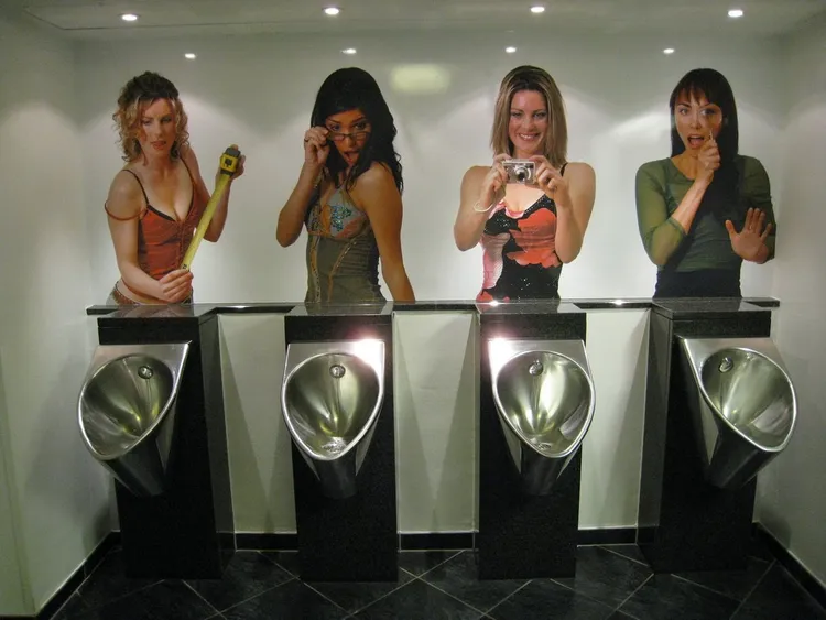 也有人說「30cm的要來上這間」。翻攝《路上觀察學院》社團