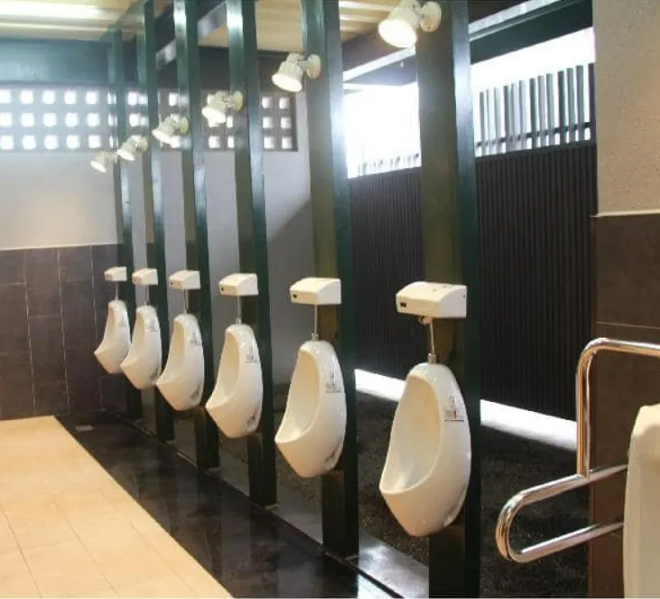 網友說「台南轉運站這個菜逼八就是反面教材」。翻攝《路上觀察學院》社團