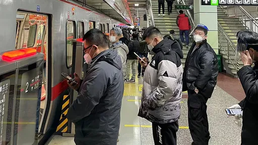 中國染疫數「乘以10都不止」 北京人:家裡已經烤全羊、隻氧水