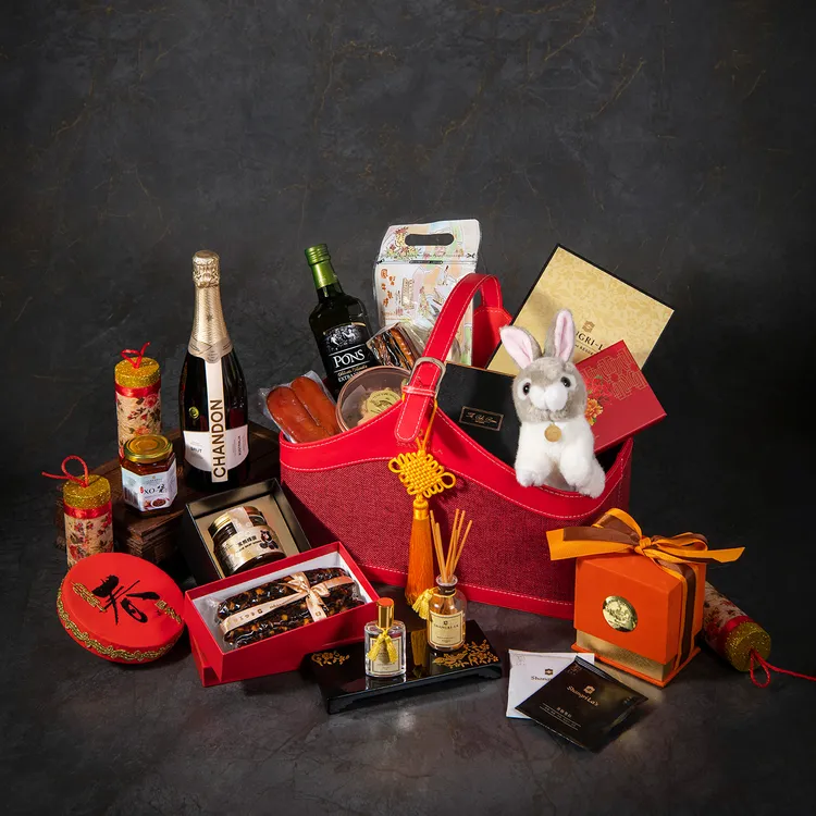 台北遠東香格里拉推出5款兔年禮藍，價格從1888元至18888元不等。業者提供