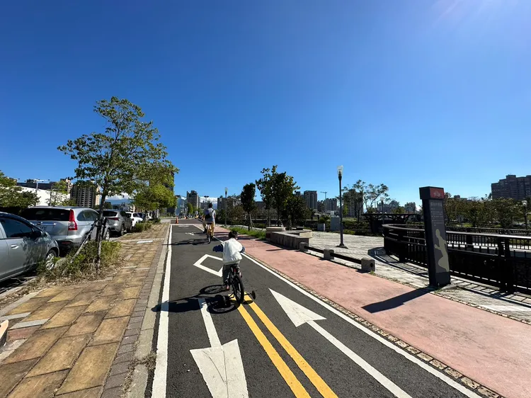 該案前後臨雙公園，稀有立地優勢，衝破豪宅線。王鈞生攝