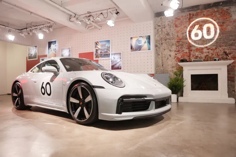 台灣保時捷剛剛導入的911 Sport Classic復古跑車，充滿向經典致敬的味道。翁玉信攝