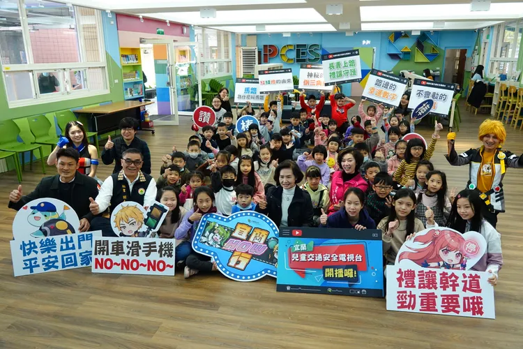 《宜蘭HOW行》節目今天在北成國小舉辦首映會，並在YouTube「宜蘭兒童交通安全電視台」頻道上開播。林泊志攝