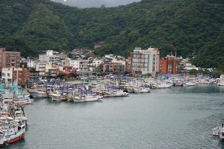 南方澳大橋上可俯瞰整個南方澳漁港，美景盡入眼簾。林泊志攝