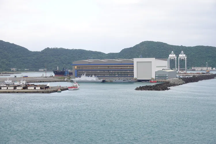 南方澳大橋上可俯瞰整個蘇澳商港。林泊志攝