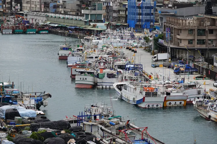 南方澳大橋上可俯瞰整個南方澳漁港，美景盡入眼簾。林泊志攝