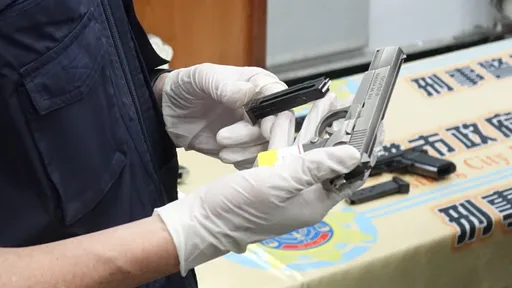 秒變俗辣!高警起出6把極逼真「無槍管」假槍 擁有它可罰20萬