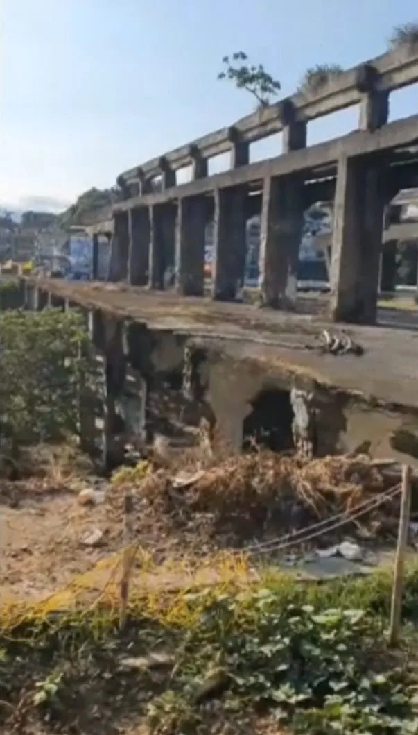 基隆市政府列為暫定古蹟，起初為礦物運送裝運碼頭，直到1966年由阿根那造船廠使用。FB粉專：《東蛙池塘 DongWa》提供