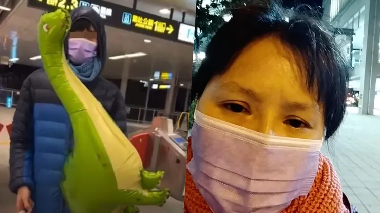 台中市長落選人陳美妃（圖右）今日在中捷怒開直播，狂批家人攜帶的恐龍氣球因長度超過規定，遭中捷人員禁止攜帶進入車廂。翻攝陳美妃FB直播