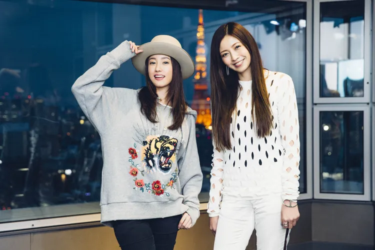 片瀨那奈（右）和澤尻英龍華曾是閨蜜。翻攝富士祭電子瓦版