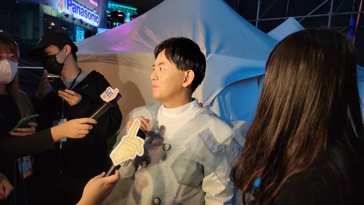 黃子佼表示一家三口要在高雄跨年。葉文正攝