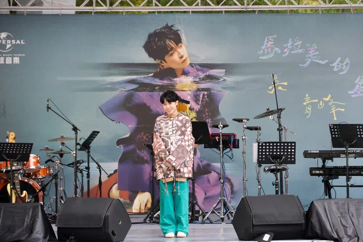 青峰開心見到歌迷。陳志淵攝