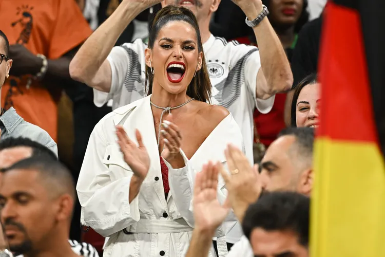 德國11月27日出戰西班牙，哥娜特也在場邊觀賽。路透社