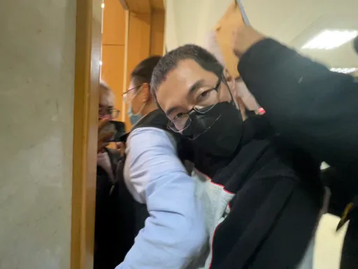 烘爐地警匪駁火14槍!主嫌中彈送醫搶救 同夥落網聲押禁見