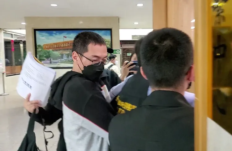 張男被移送複訊。呂志明攝