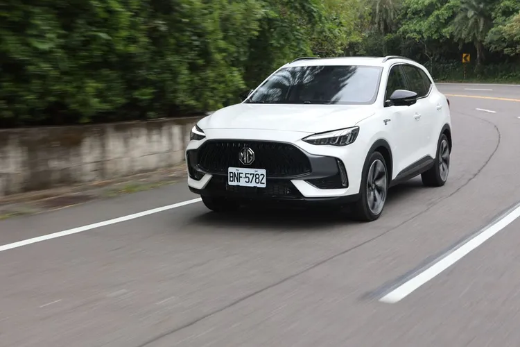 MG HS PHEV是國產車領域唯一的插電式油電車型，不到120萬元就能擁有291匹馬力，讓不少車迷躍躍欲試。翁玉信攝