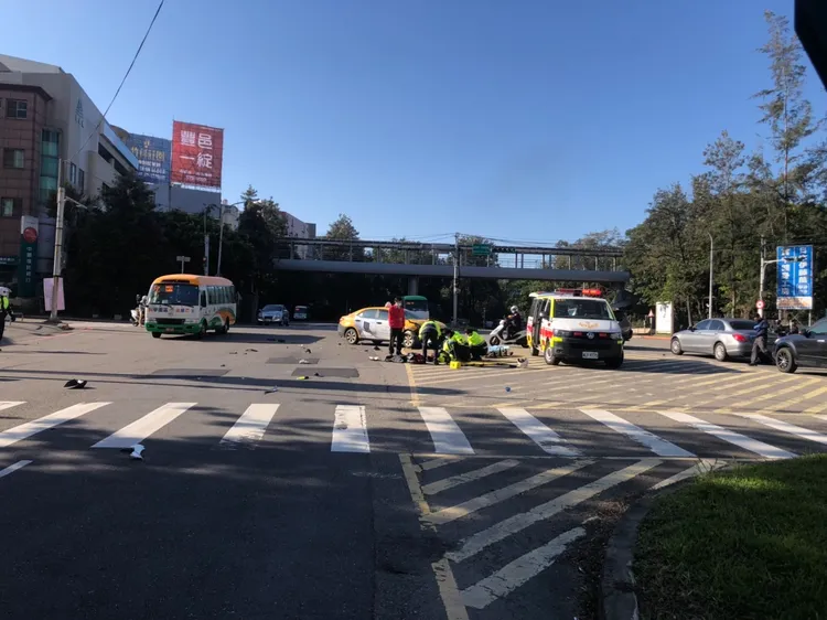整起車禍發生在竹科園區前方的介壽路。翻攝畫面