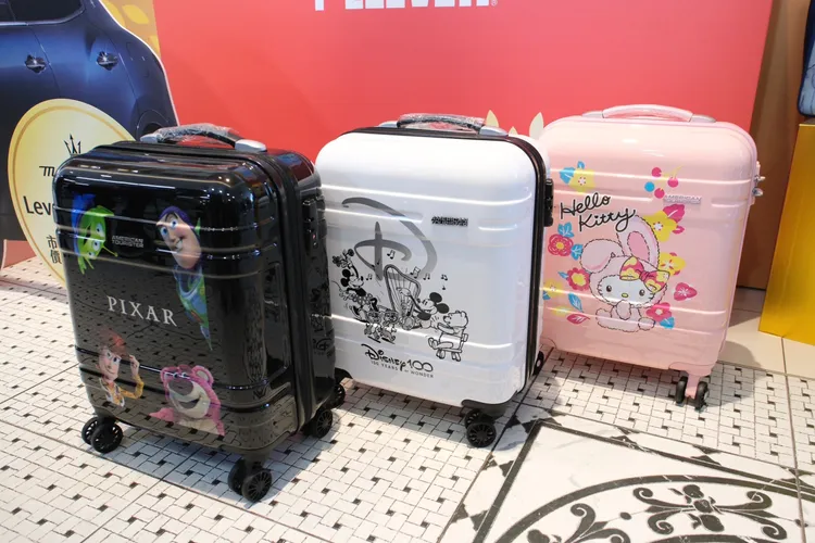 1699元福袋-美國旅行者聯名登機箱。陳志淵攝