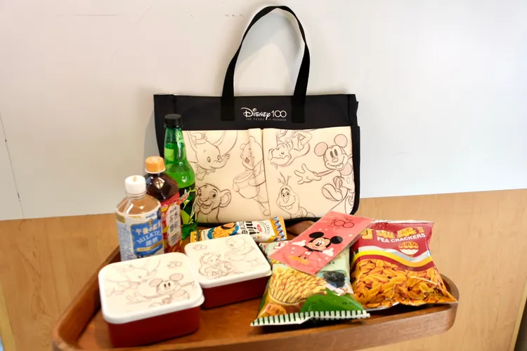 499元福袋-迪士尼百年慶典多功能托特包。陳志淵攝