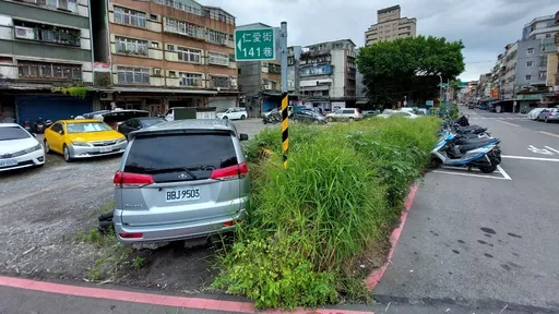 新北三重仁爱街空地长期被占 市府重划公有停车格清除路霸