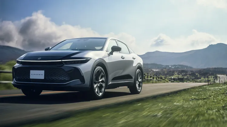 除了2.5升Hybrid油電動力之外，Toyota也另外提供2.4升汽油渦輪動力為主的油電動力。原廠照片